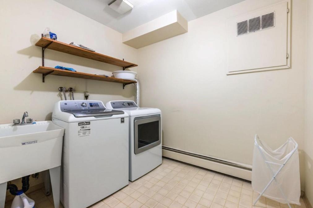 Stylish & Central Vancouver Retreat - Steps From Local Attractions! Apartment Exterior photo