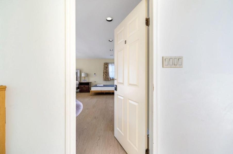 Stylish & Central Vancouver Retreat - Steps From Local Attractions! Apartment Exterior photo
